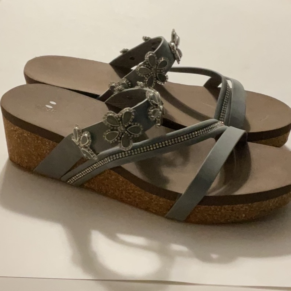 Women's Gray Floral Embellished Wedge Sandals